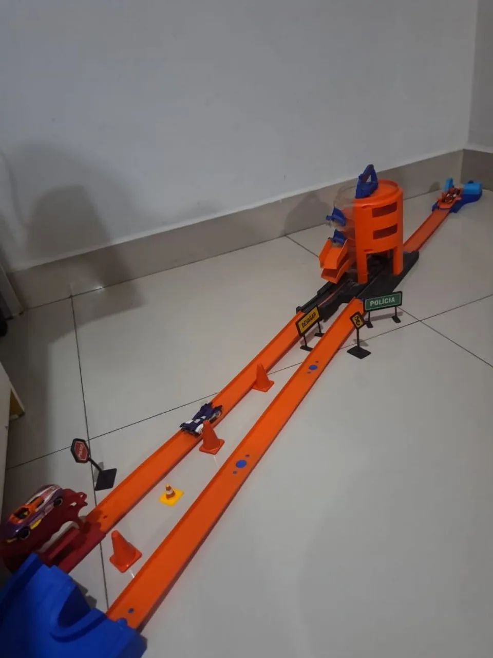 Pistas hotwheels com carros e mais acessórios 