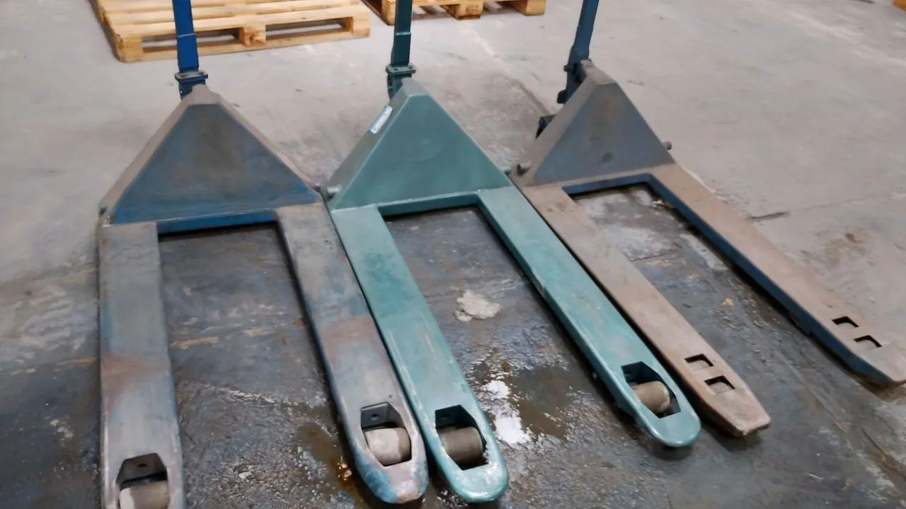 Três paleteiras para baratas para desculpa espaço 