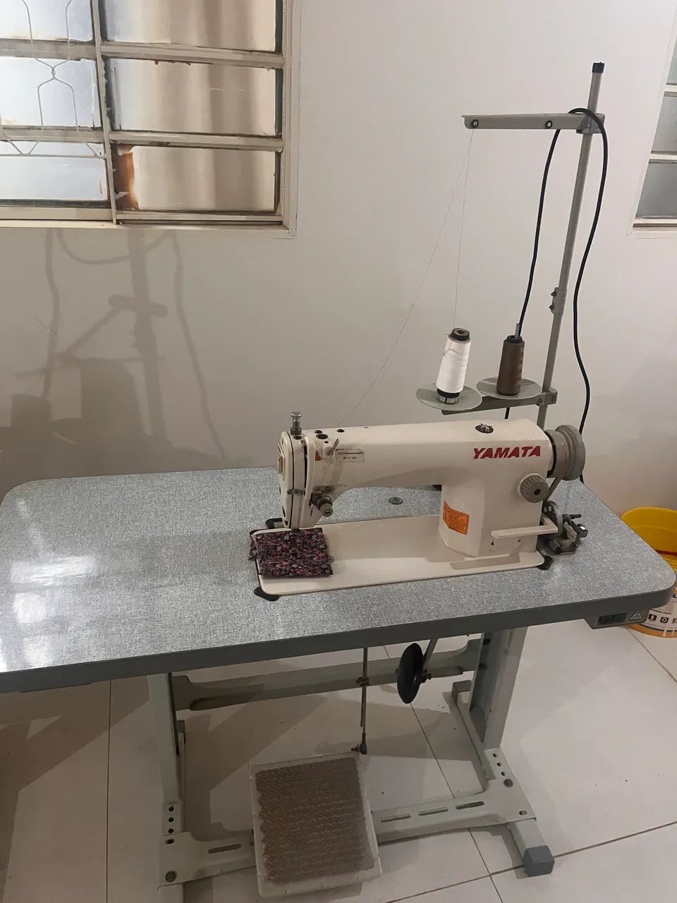 Vendo máquina de costura semi nova  - Foto 3