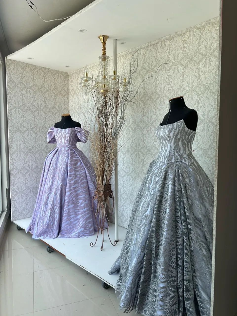 Vende -se vitrine móvel em MDF 