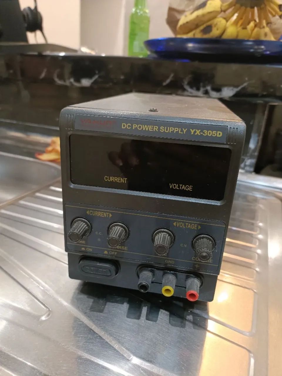 Fonte de bancada + 4 celulares