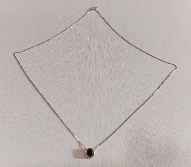 Colar Ponto de Luz - Ouro Branco com Diamante Negro - Foto 2
