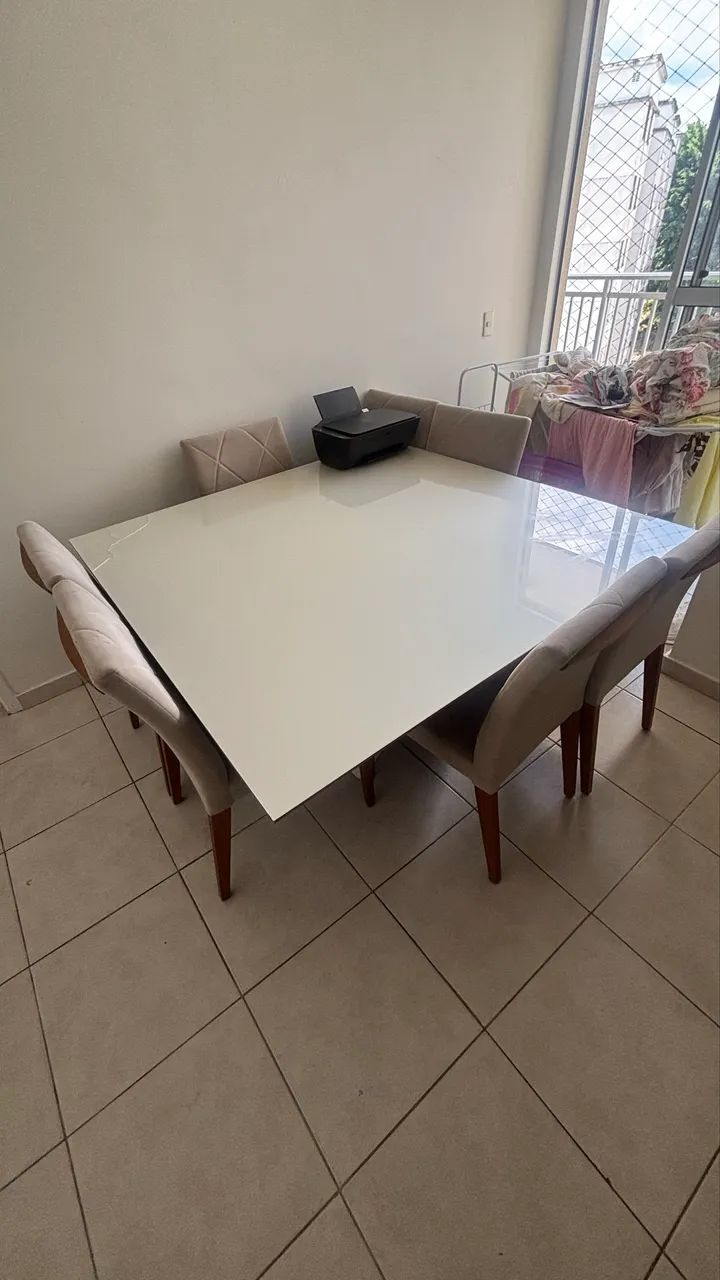 Mesa de vidro quadrada c/ 8 cadeiras