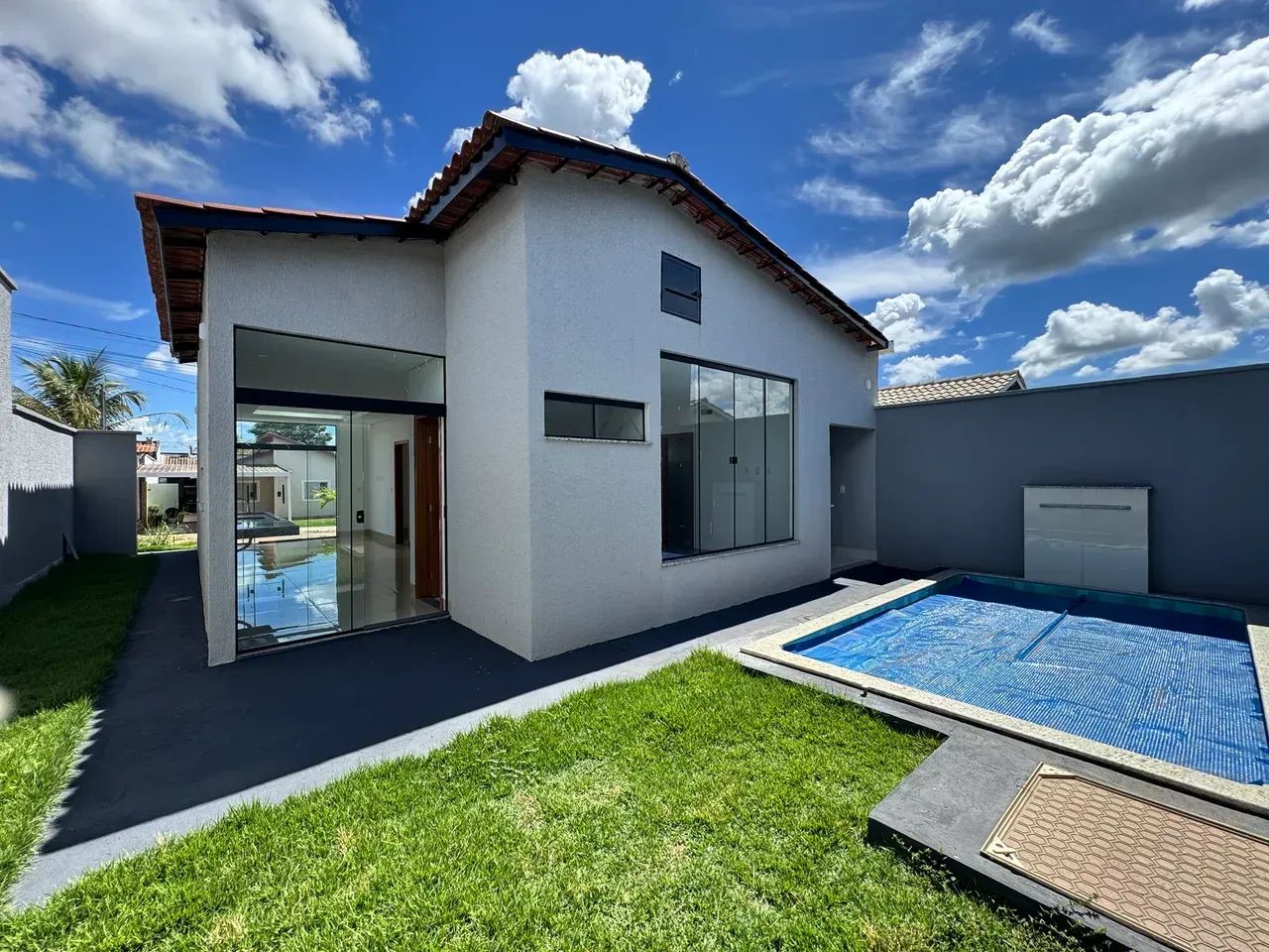 Casa condominio fechado com piscina.