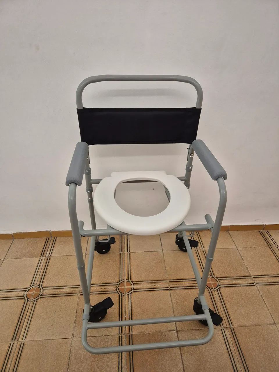 Cadeira higiênica nova