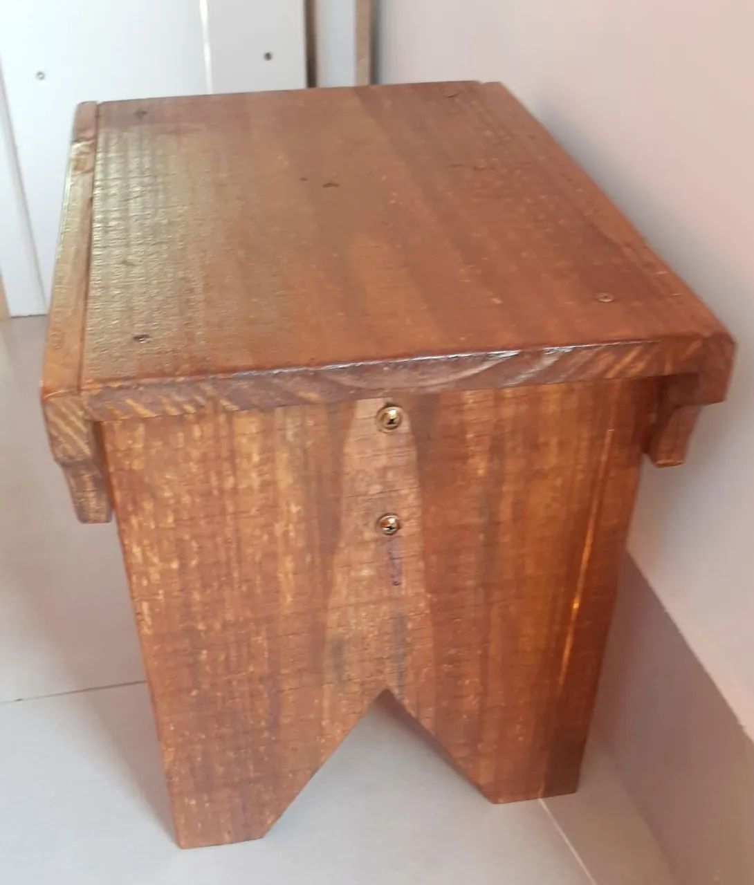 Banquinho rústico de madeira - Foto 2