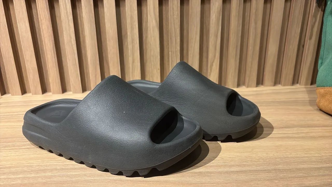 Chinelo yeezy preto  - Foto 3