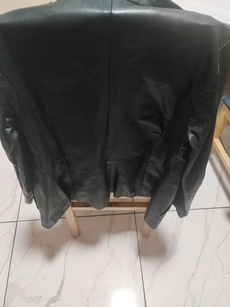 Jaqueta preta tamanho M couro - Foto 3