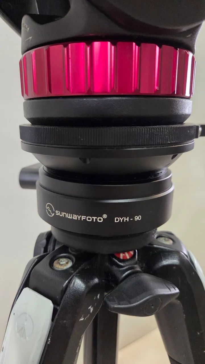Tripé Manfrotto 190X com Cabeça 502AH e Niveladora Sunwayfoto DYH