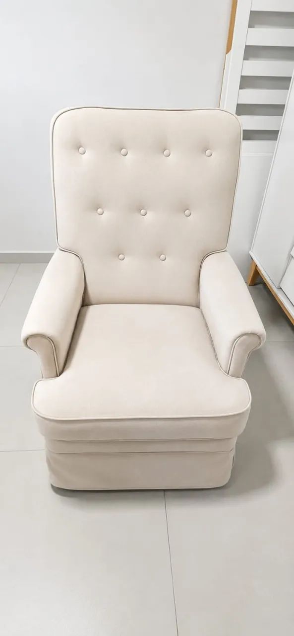 poltrona de balanço de amamentação, com PUFF