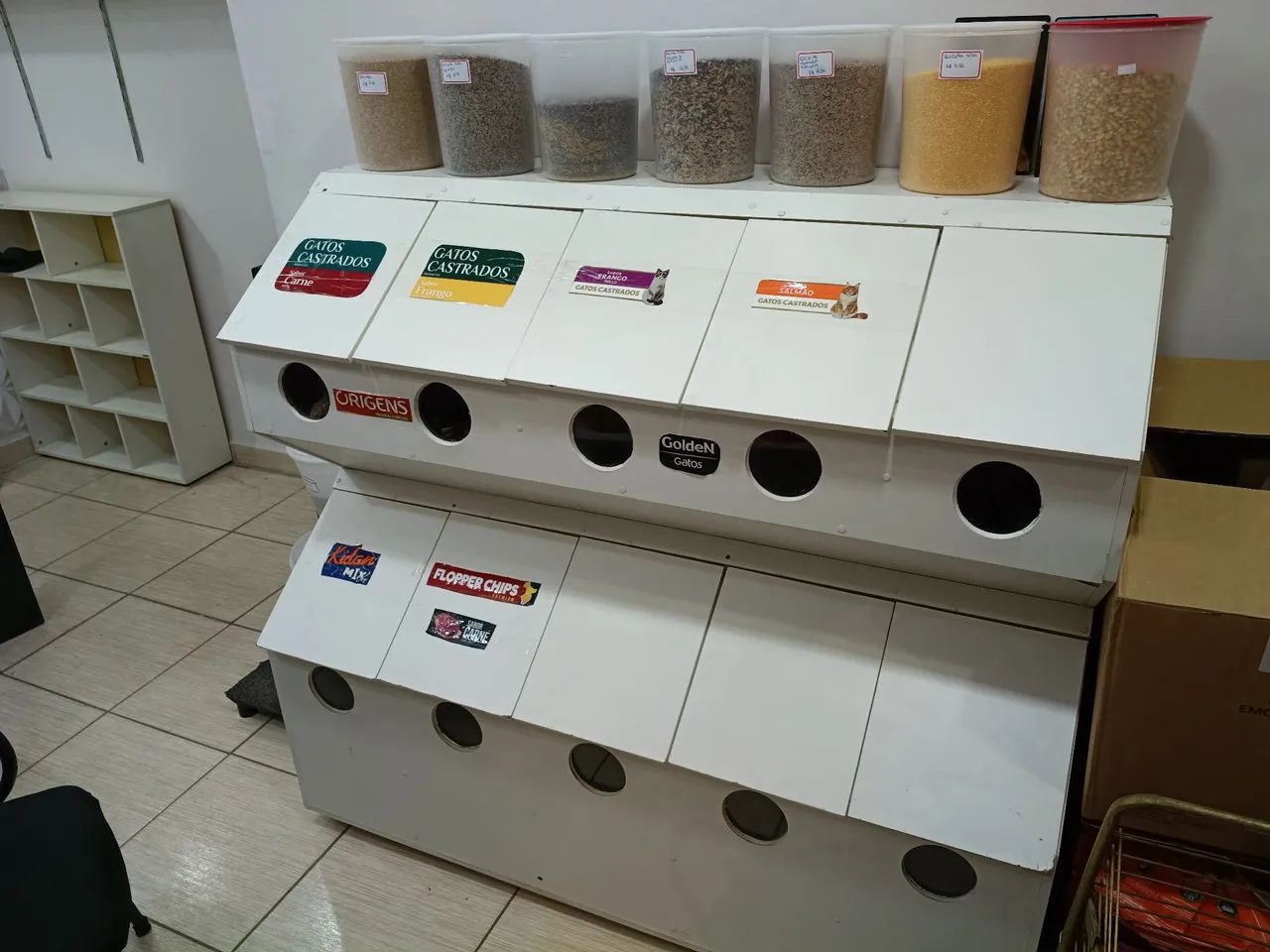 Cocho para ração / dispenser em madeira  - Foto 2