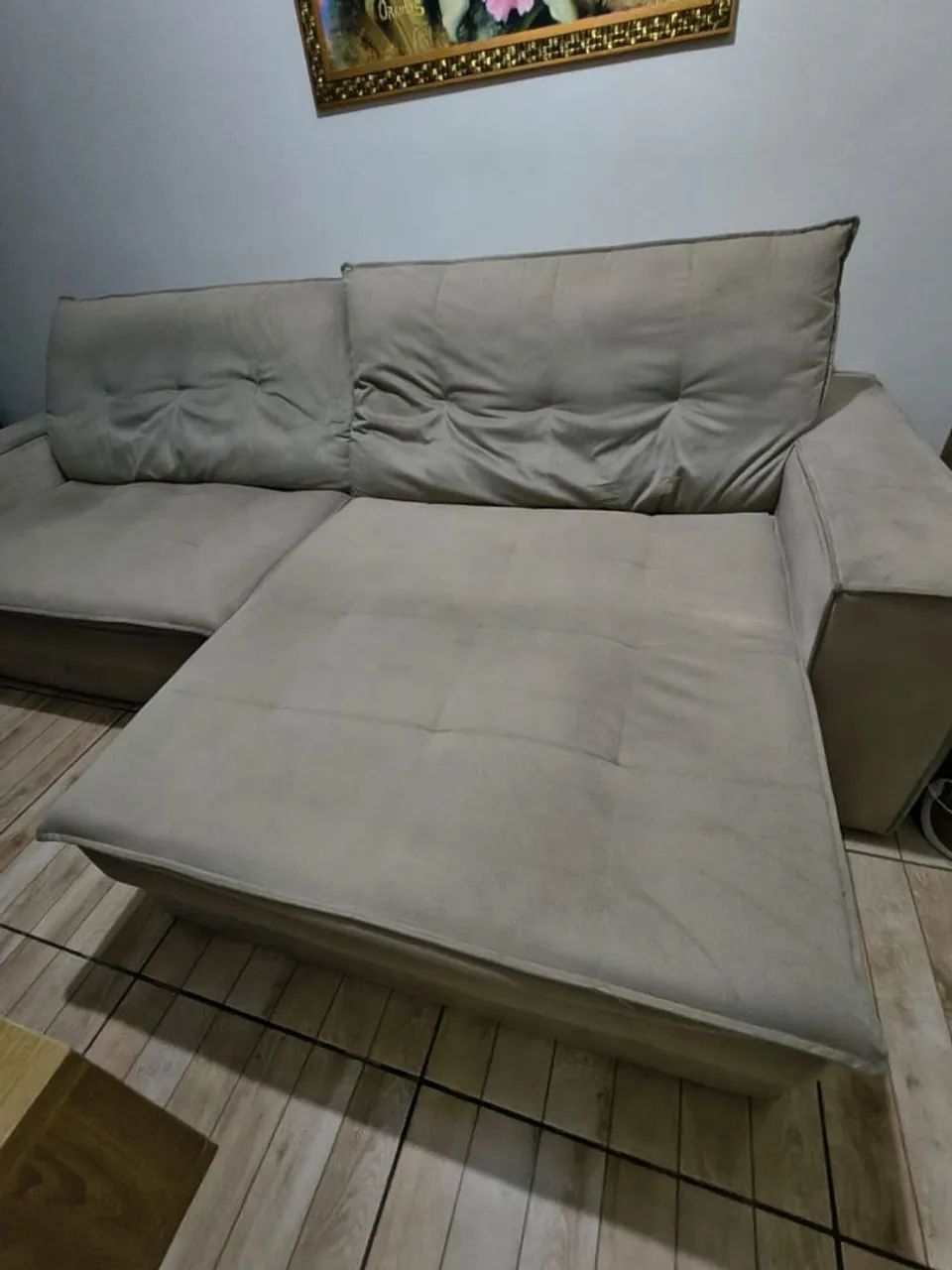Sofá retrátil cinza madeiramento forte - Foto 3