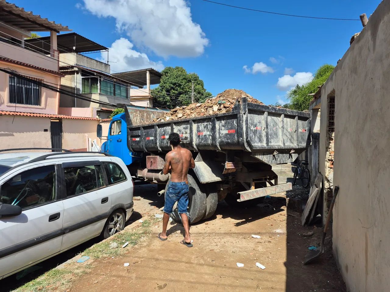Remoção de entulho com caminhão  - Foto 2