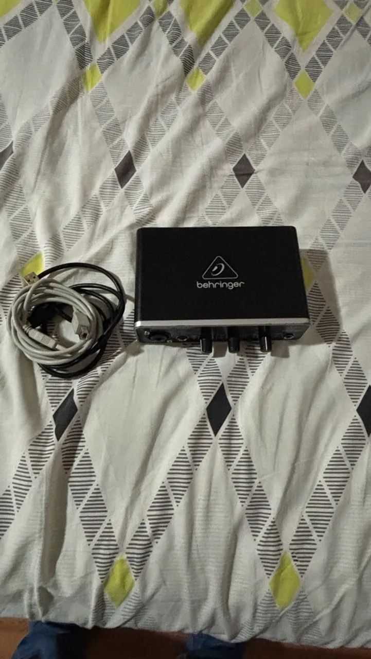 Interface de Áudio Behringer U-Phoria UMC22 USB + Cabos - Foto 4
