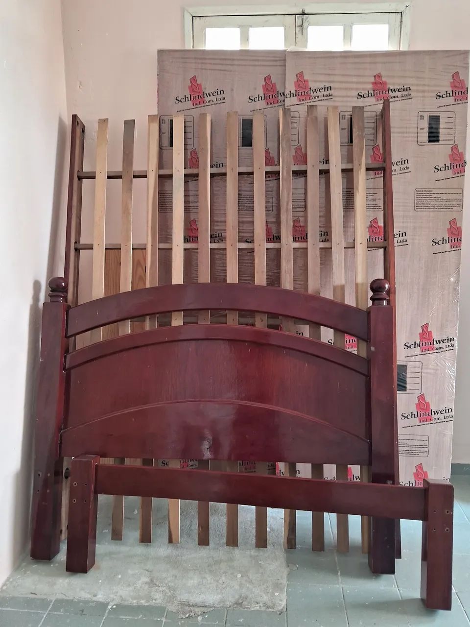 Vende-se uma cama de casal de Madeira  - Foto 3