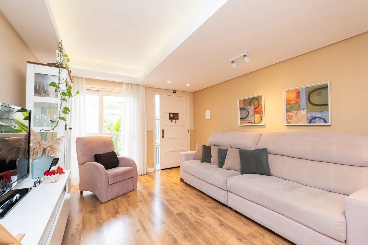 Casa com 3 quartos (1 suíte com closet), espaço gourmet e 195m². Pronta para morar com con