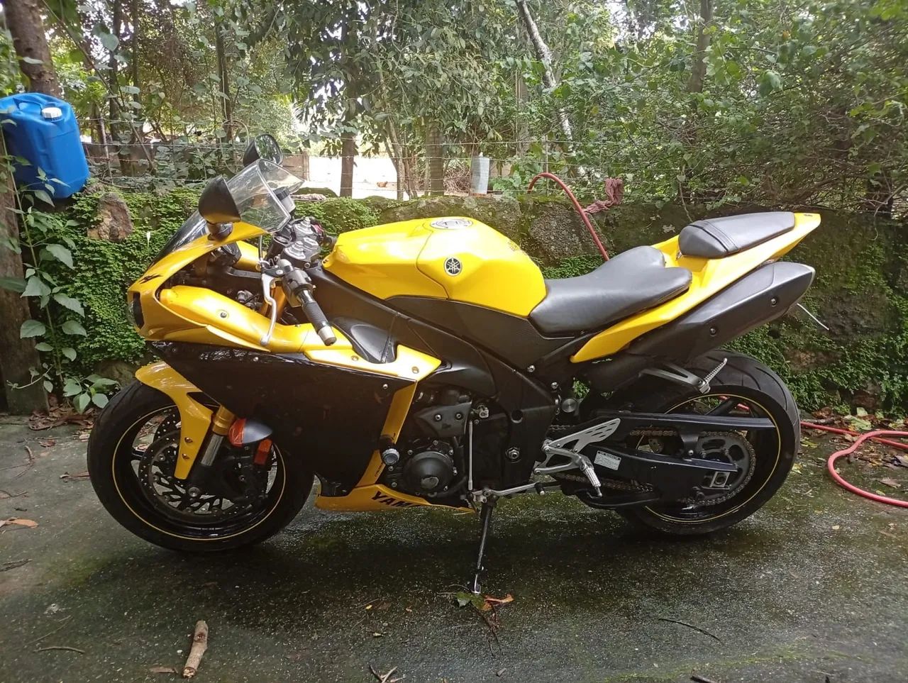 Yamaha R1 