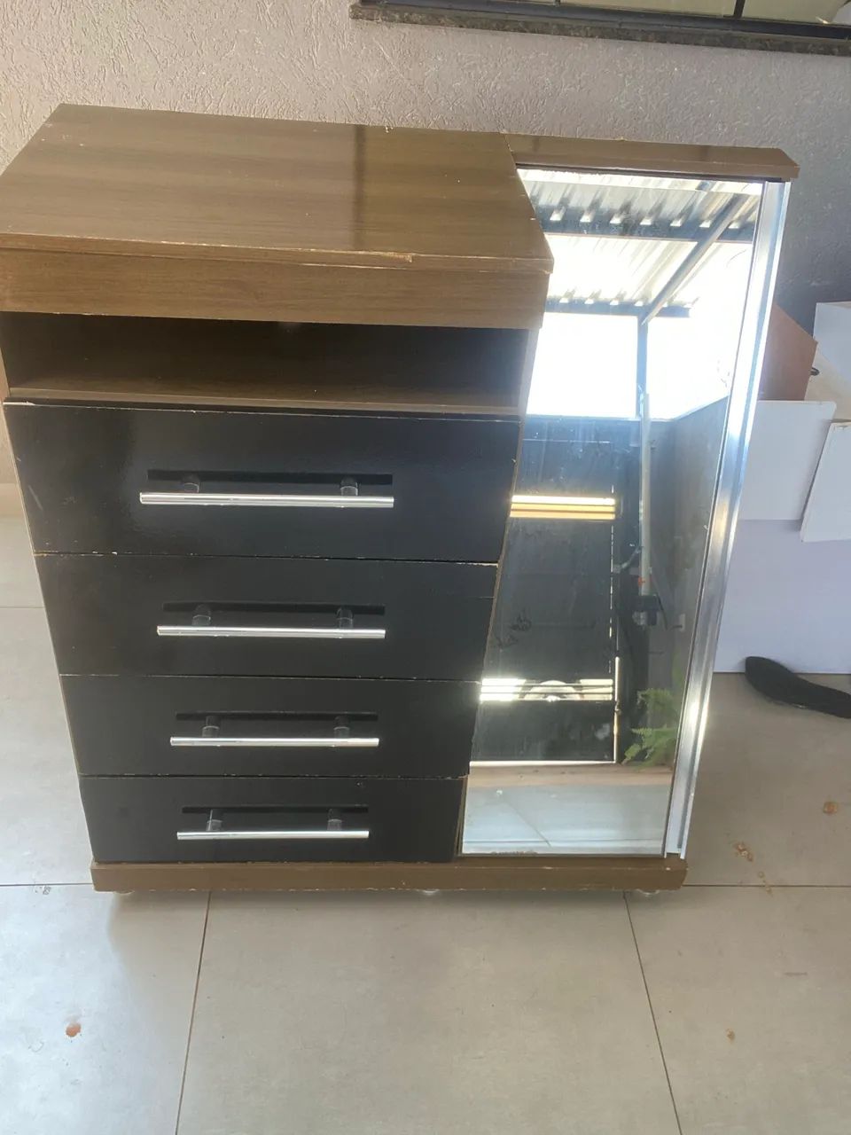 Vendo cômoda grande entrego 