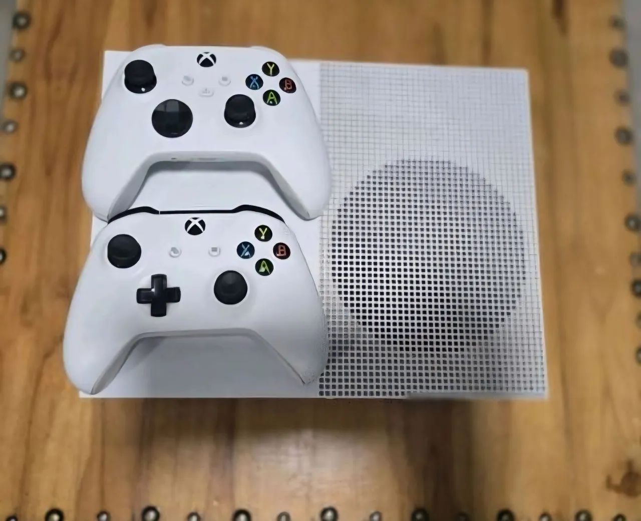 xbox one s 1tb com 2 controles