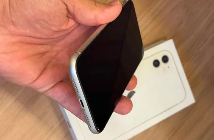 Iphone 11 original sem nenhum arranhão  - Foto 2