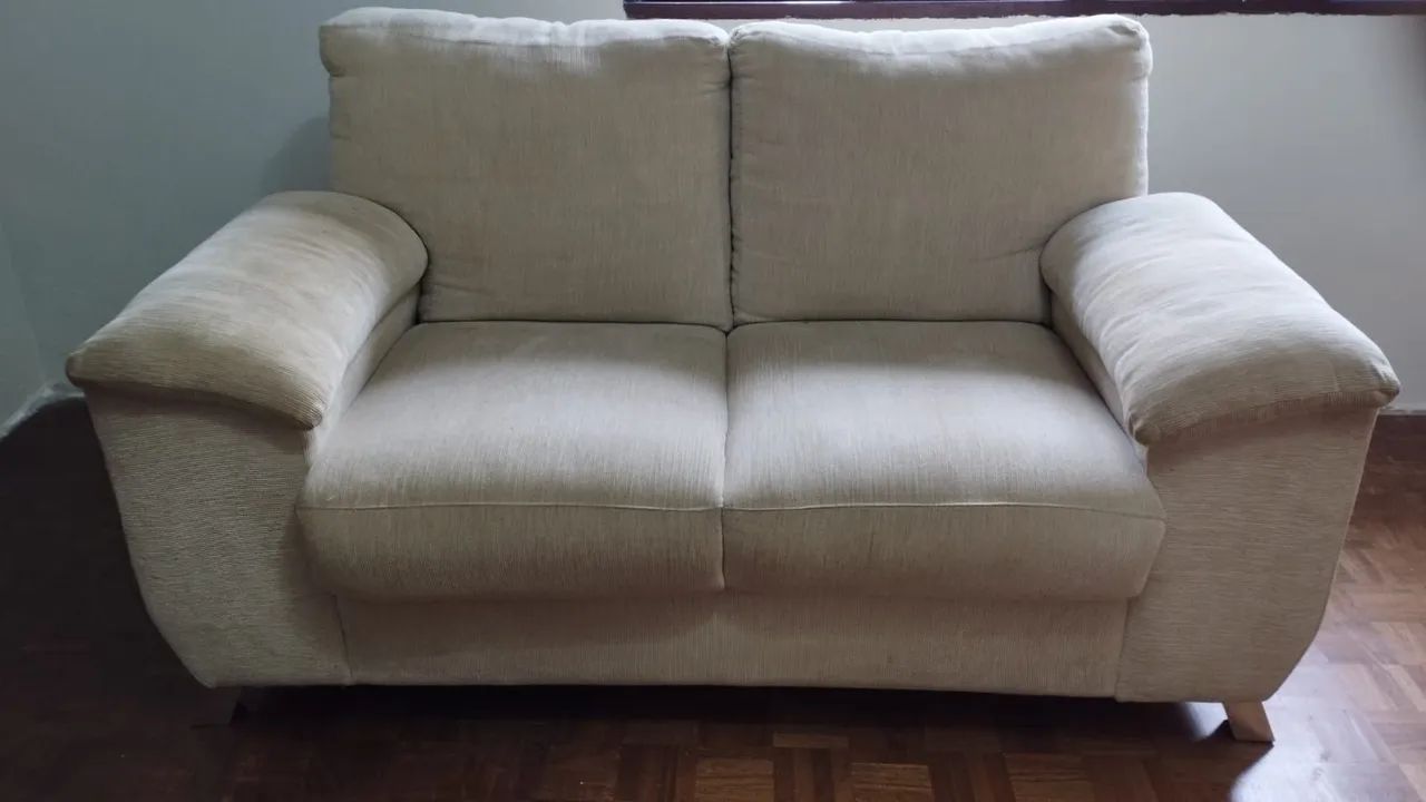Conjunto de Sofás 2 e 3 Lugares - Bom estado de conservação 