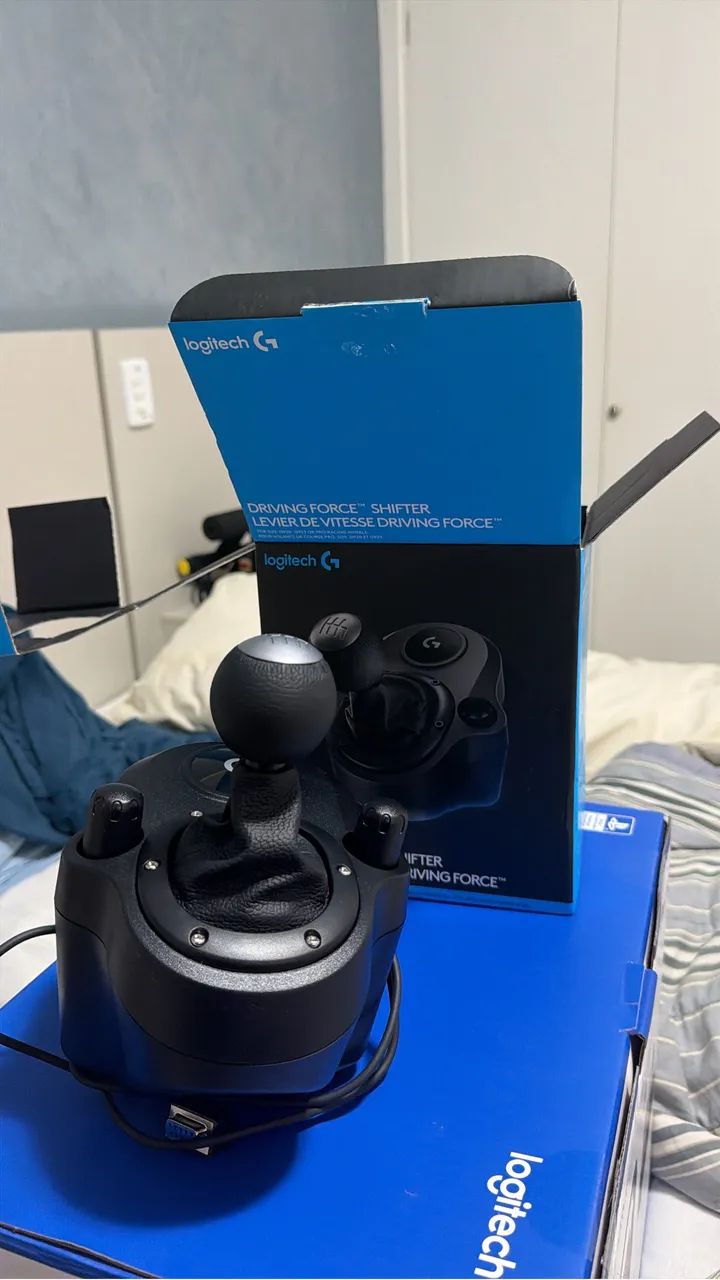Volante g29 e câmbio logitech novos em folha! - Foto 3