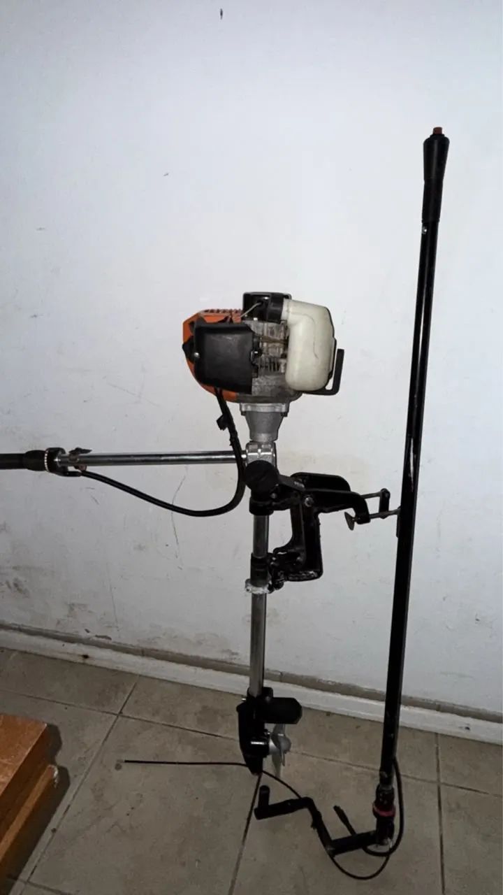 Motor de popa adaptado rabeta