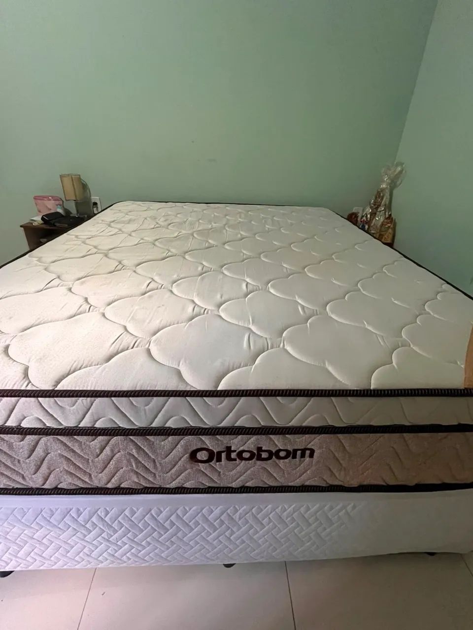 Colchão ORTOBOM QUEEN semi novo