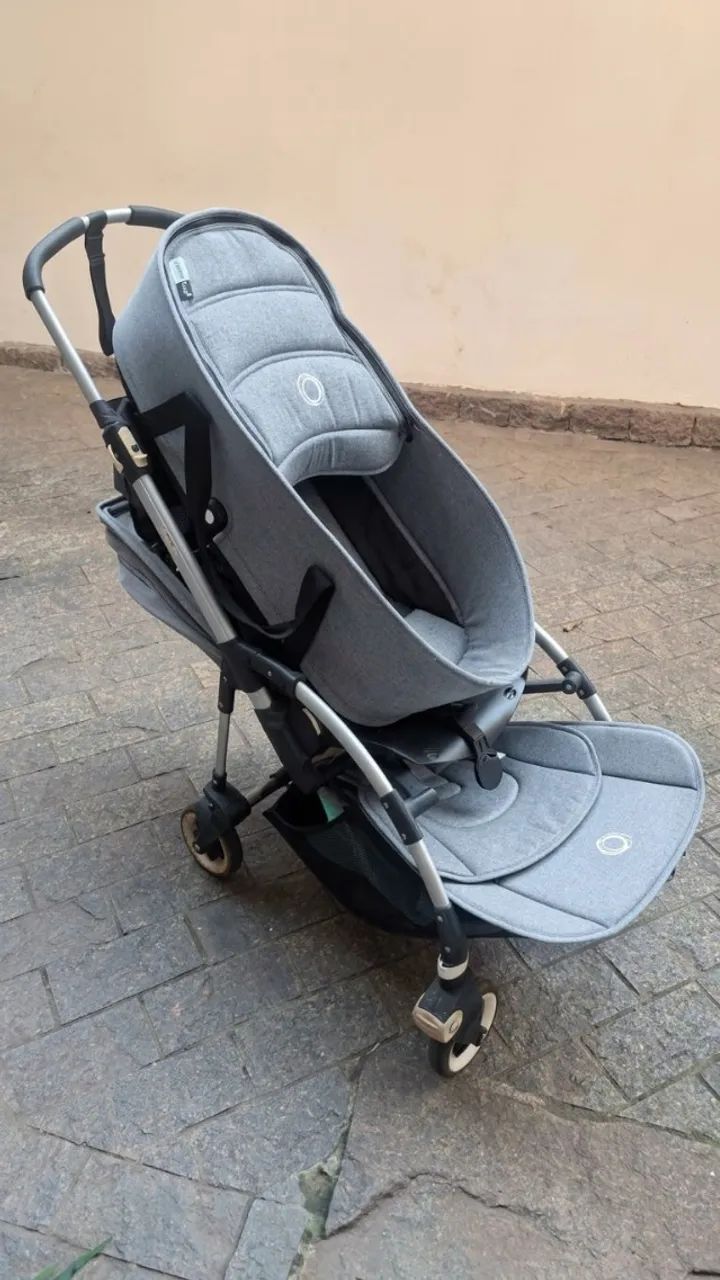 Carrinho Bugaboo Bee 3 com moisés, bebê conforto e adaptador