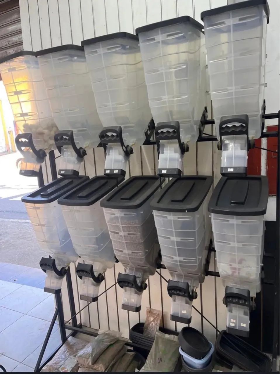 Expositor Dispenser de ração e grãos 