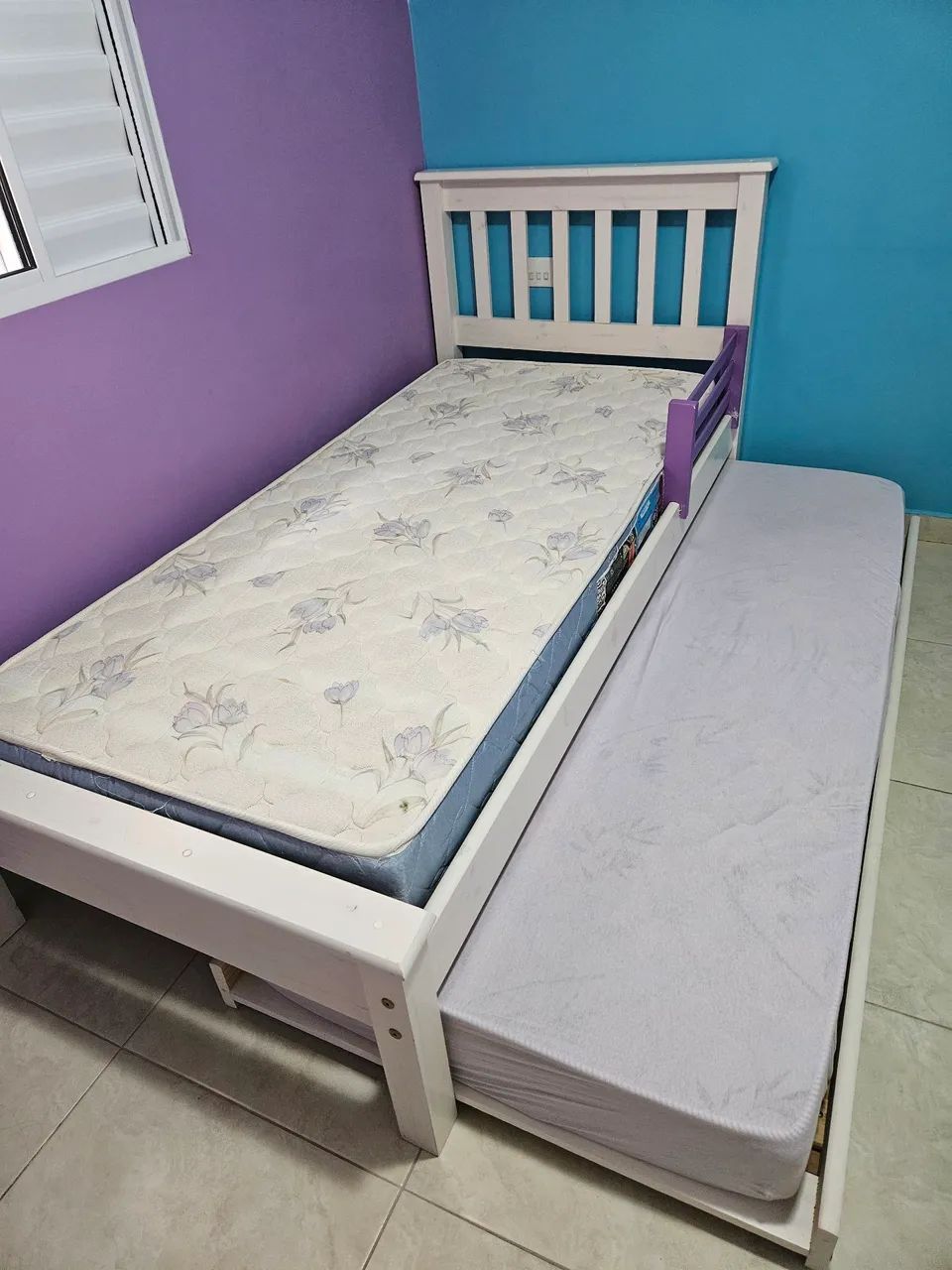 Cama solteiro madeira maciça com cama auxiliar e 2 colchões