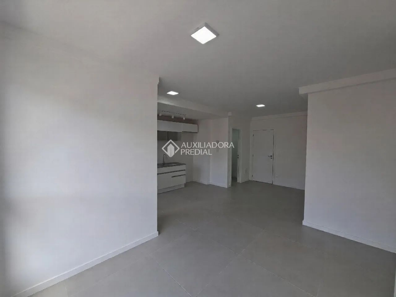 Apartamento para Locação no Centro de Florianópolis - 2 Suítes, Vaga de Garagem e Excelent - Foto 2
