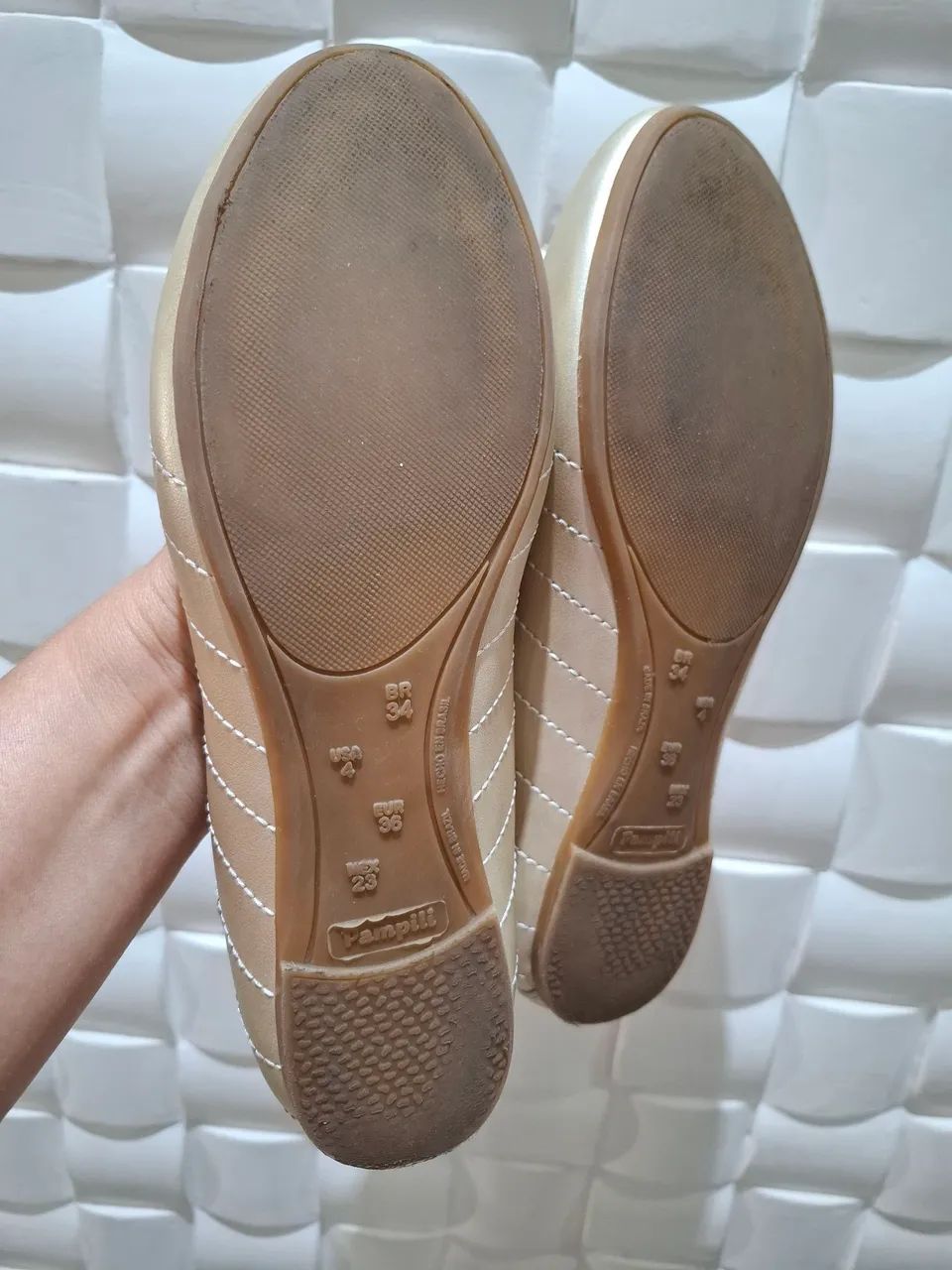 Sapatilha dourada - Foto 2