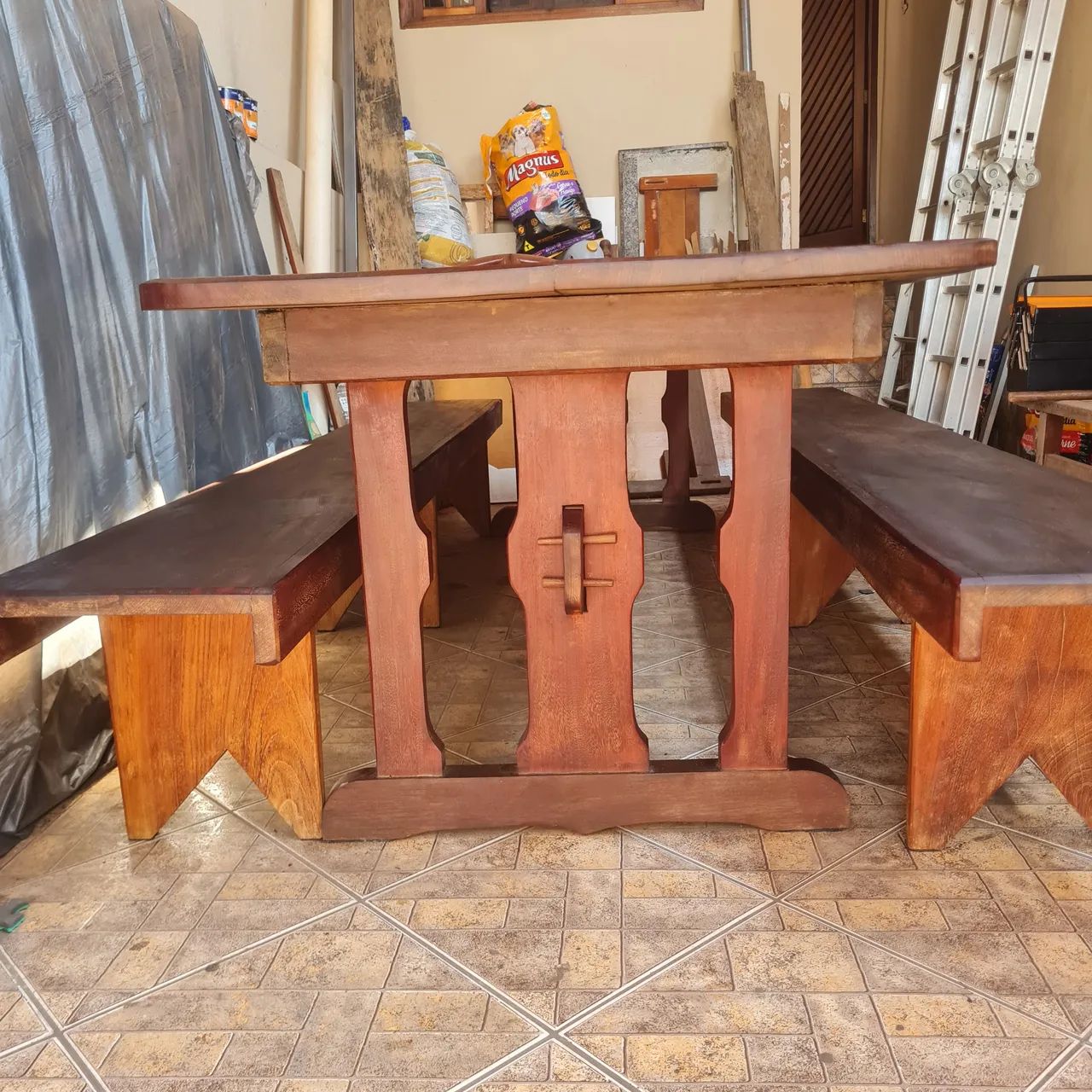 Vendo Mesa grande  em Madeira