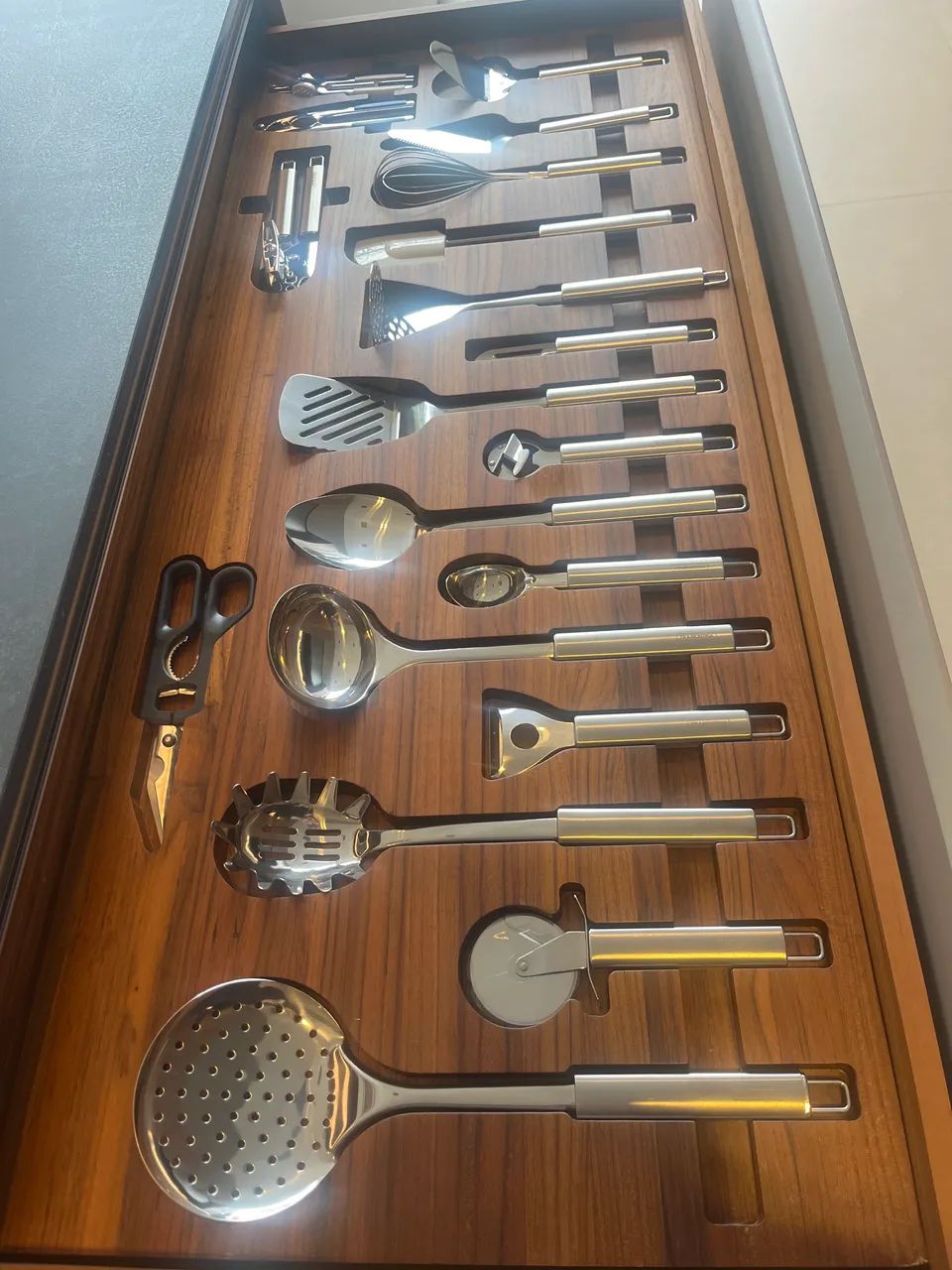 Cozinha moderna em Lacca com acessórios  - Foto 3