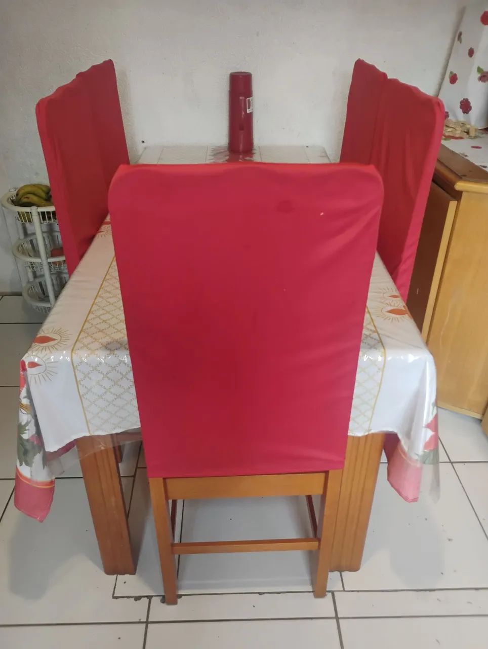 Vendo mesa com 6 cadeiras 