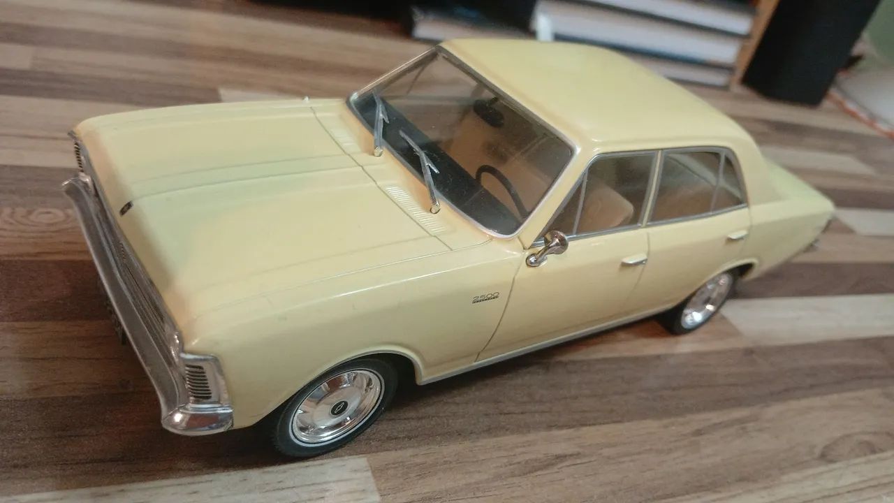 Opala 1:24 amarelo  california