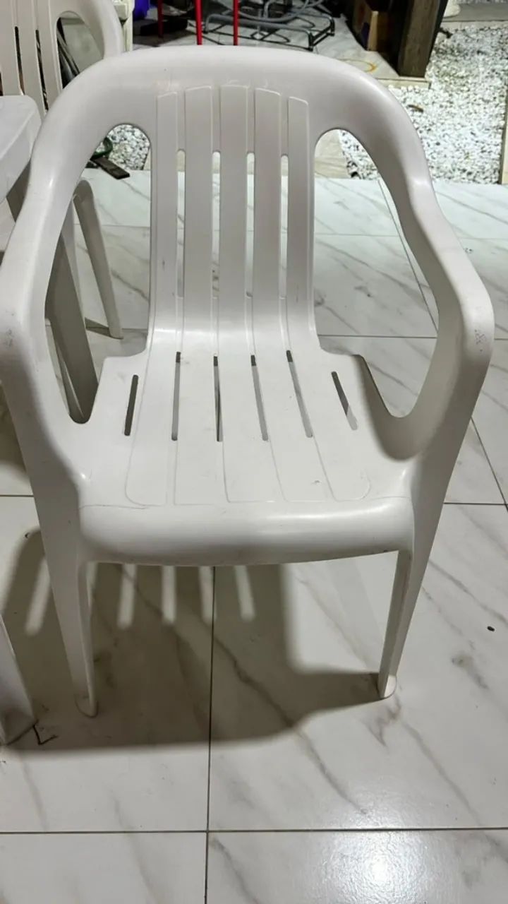 Mesa quadrada com 3 cadeiras de Plástico - Foto 4