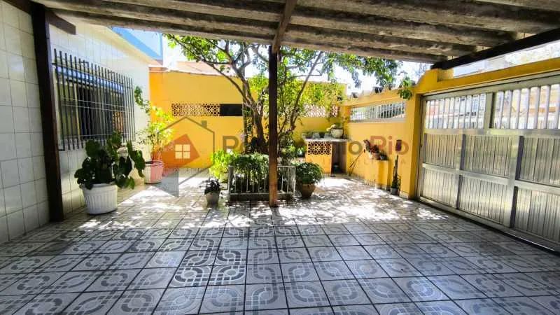Casa de rua - Linear / Residencial / Irajá