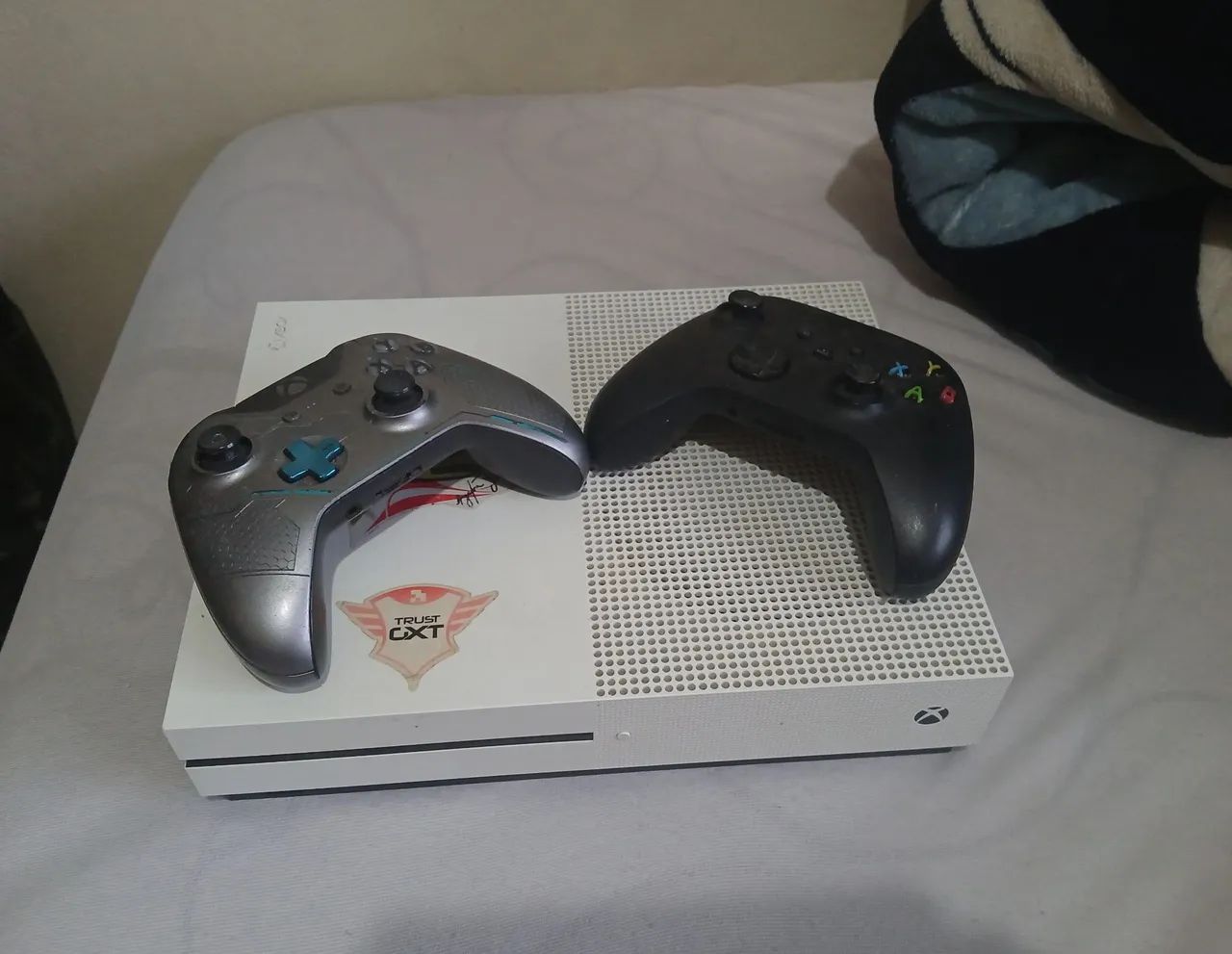 Xbox One S 1tb com dois controles com defeito - Foto 2