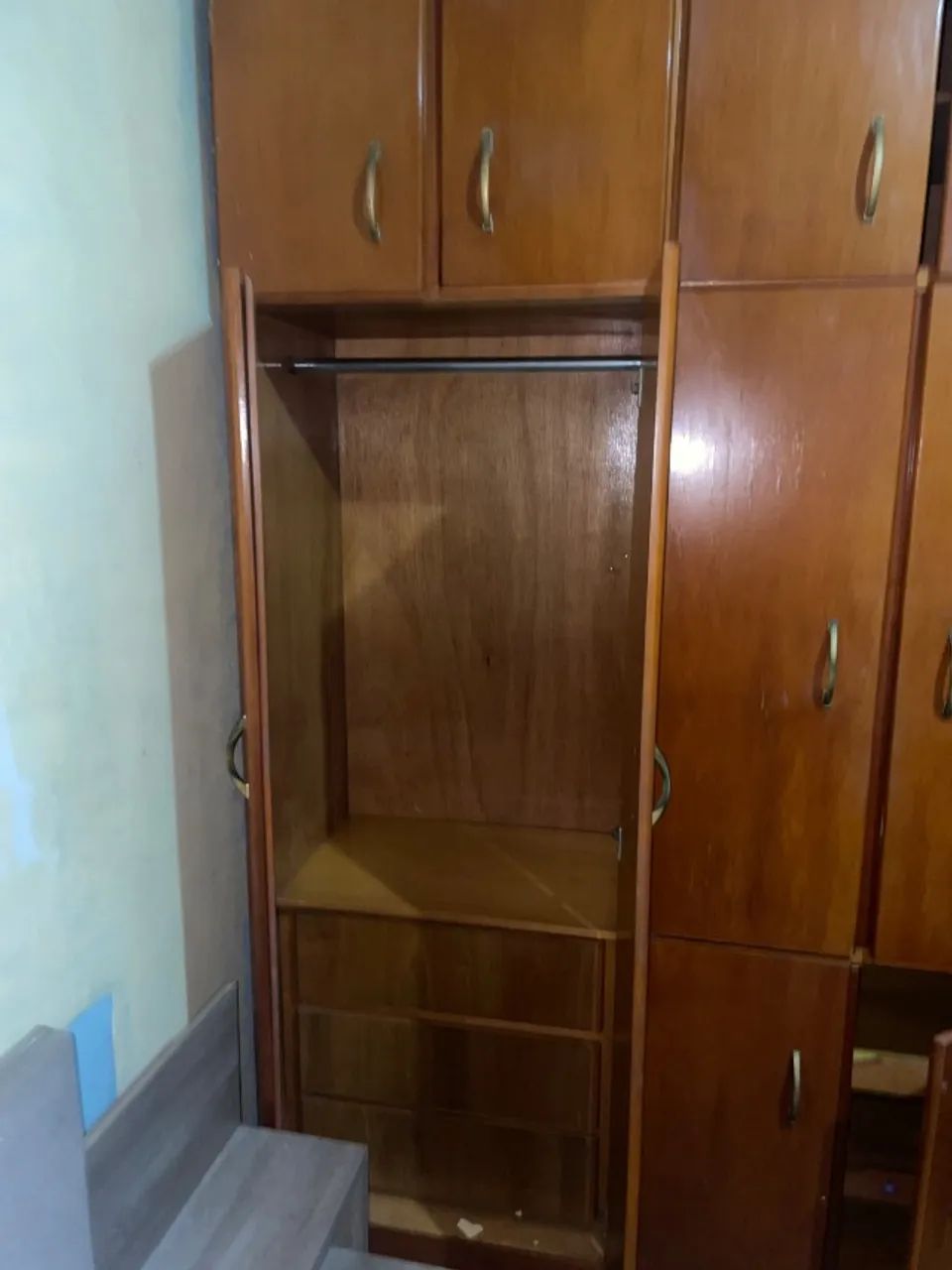 Guarda roupa de madeira - Foto 3