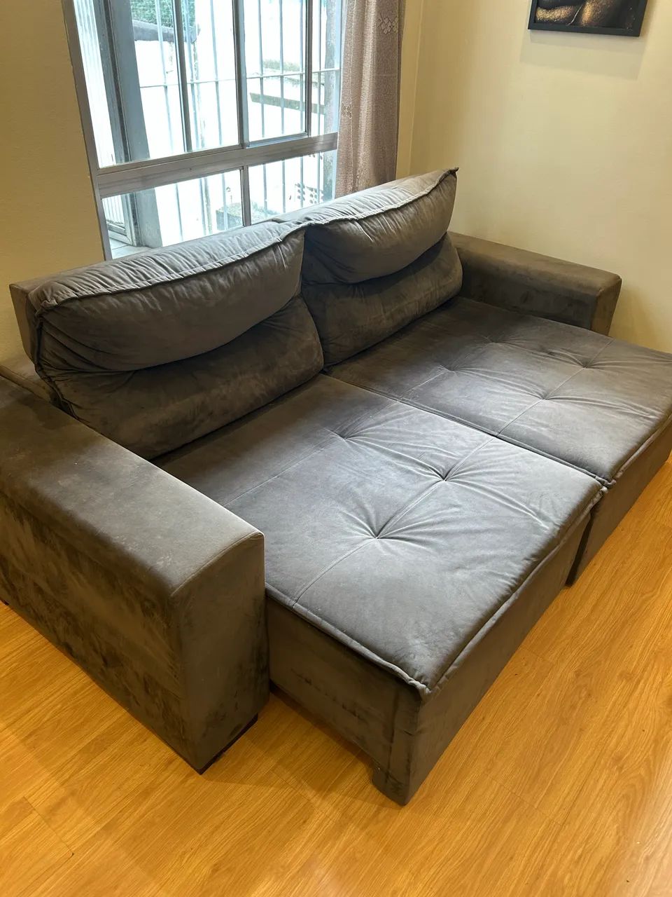 Sofá retrátil + mesa com 4 cadeiras