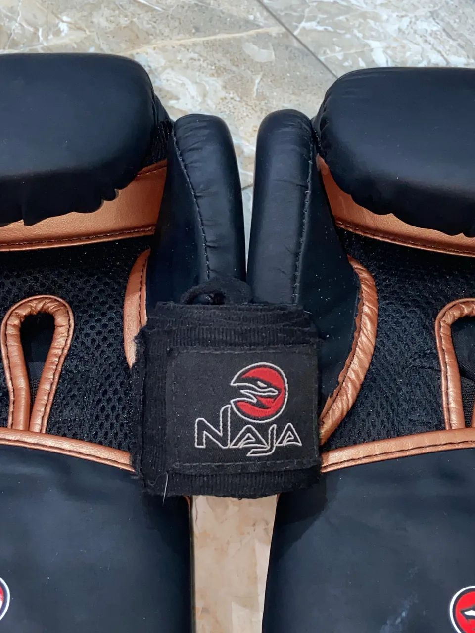 Luva de boxe /Muay Thai  NAJA com bandagem  - Foto 2