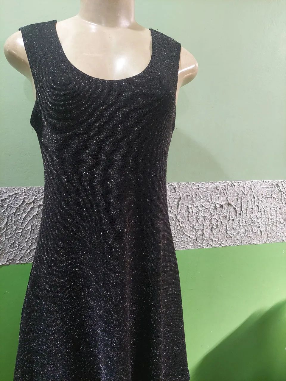LIQUIDAÇÃO HOJE!! Vestido curto com brilho Tam.M/G  - Foto 3