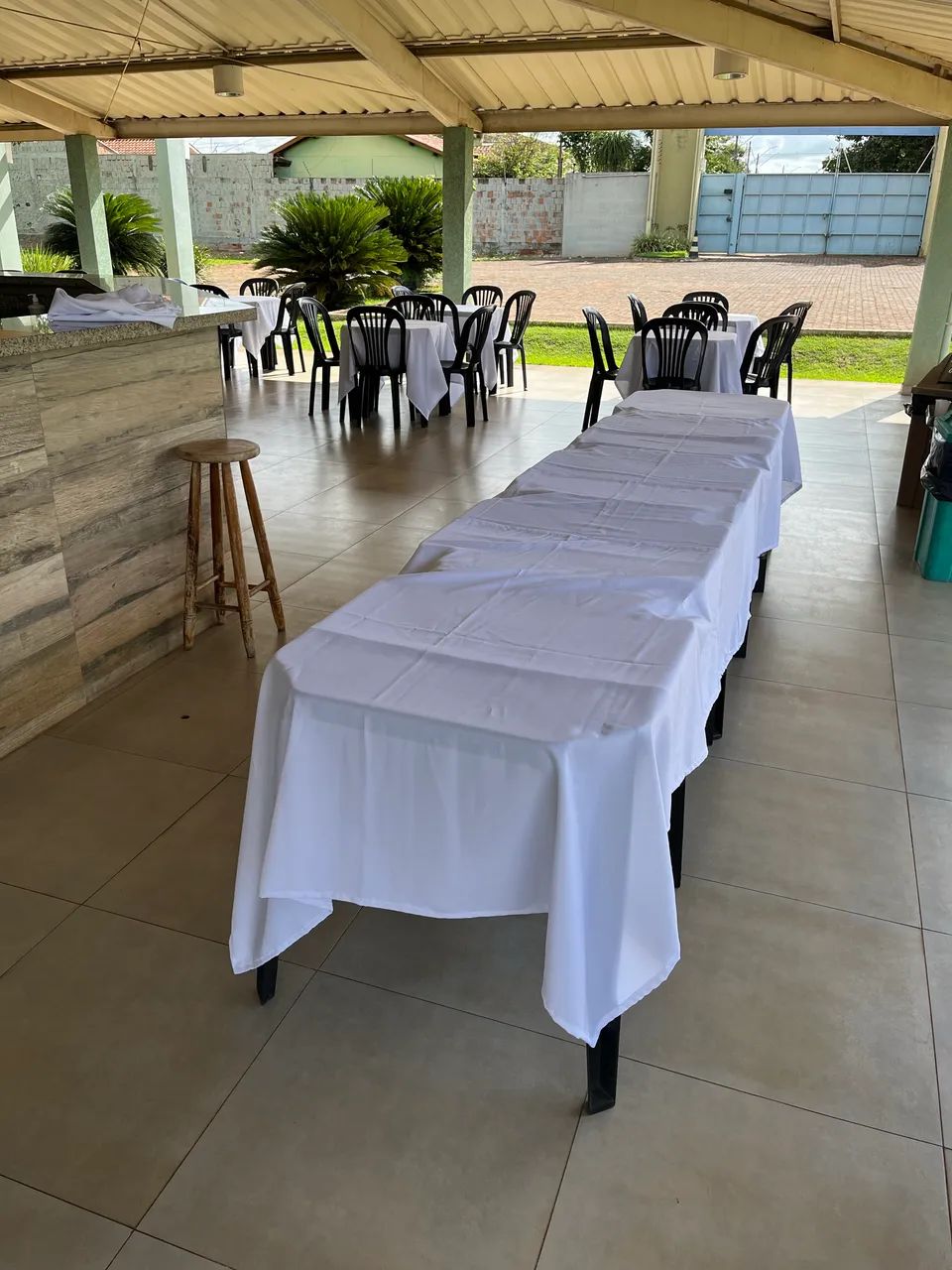 Locação de mesas cadeiras e toalhas para festa e eventos  - Foto 4