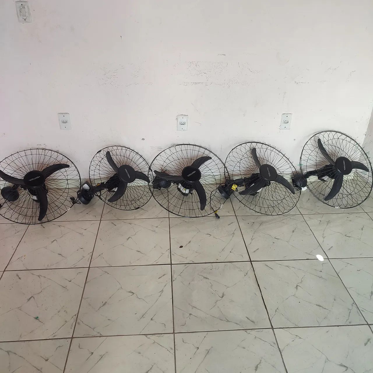  05 Ventiladores de parede ( preço dos 5) 