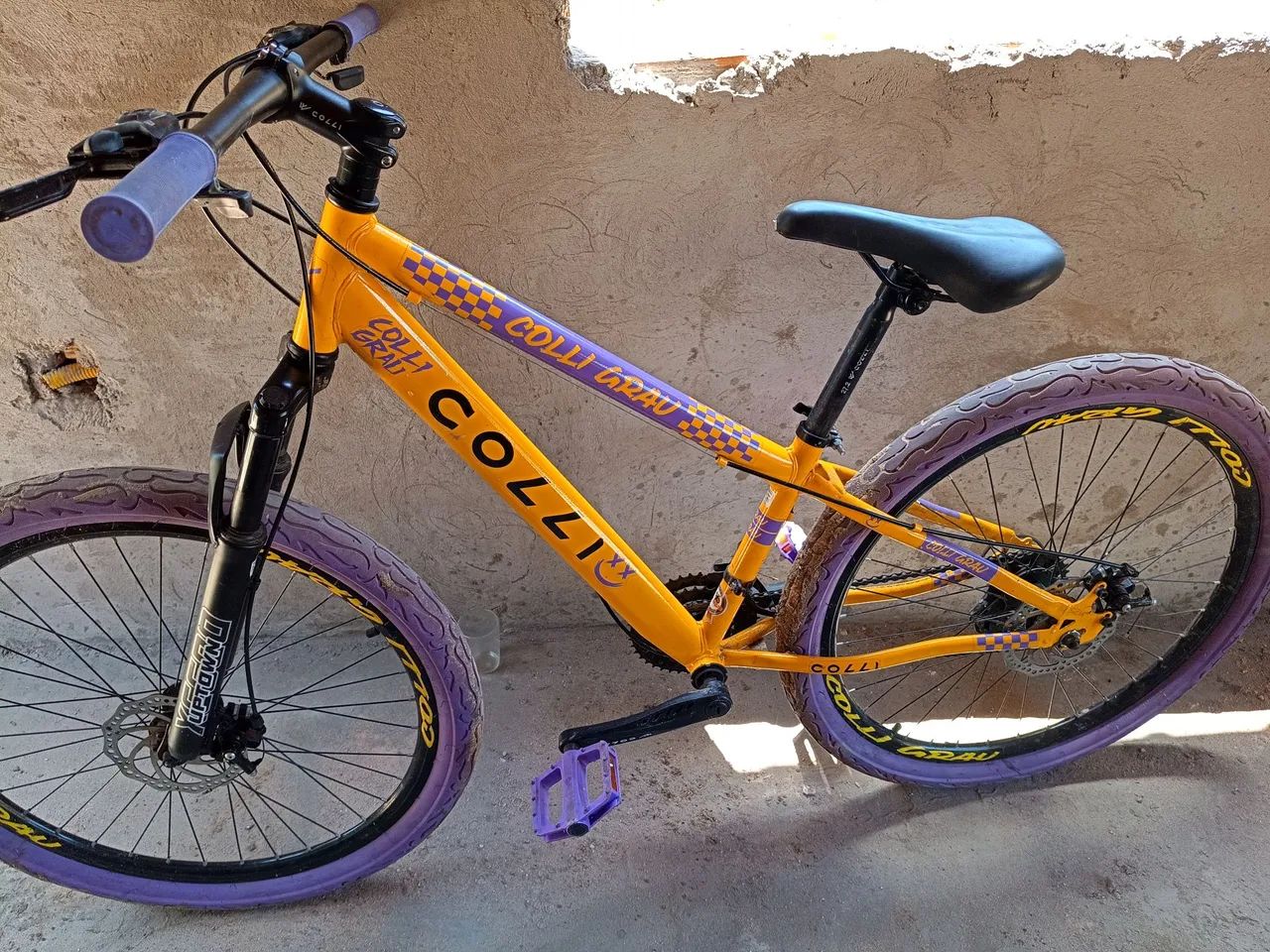 Vendo bicicleta semi nova com nota fiscal 