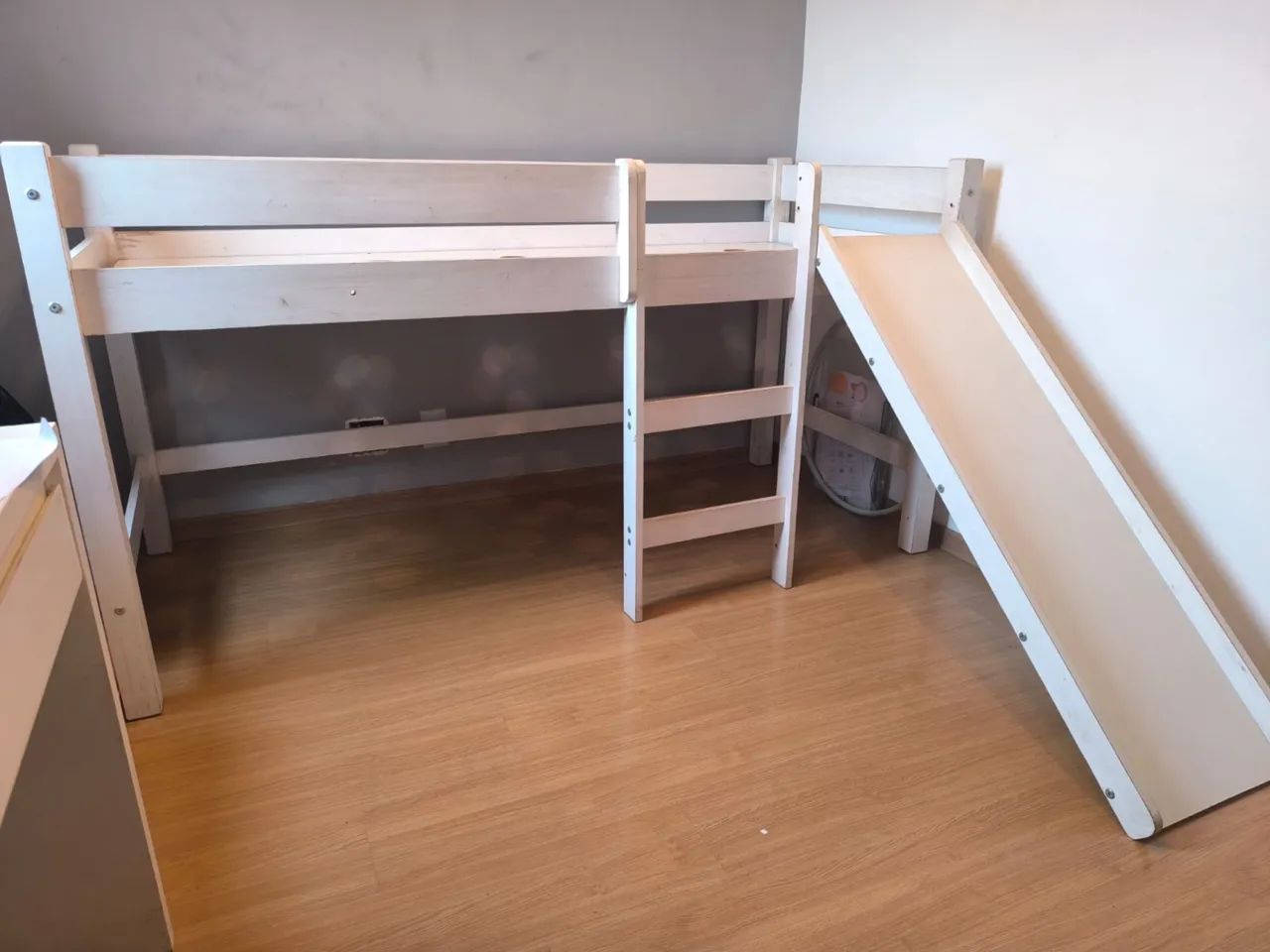  Cama Infantil Elevada com Escada e Escorregador removível - Foto 2