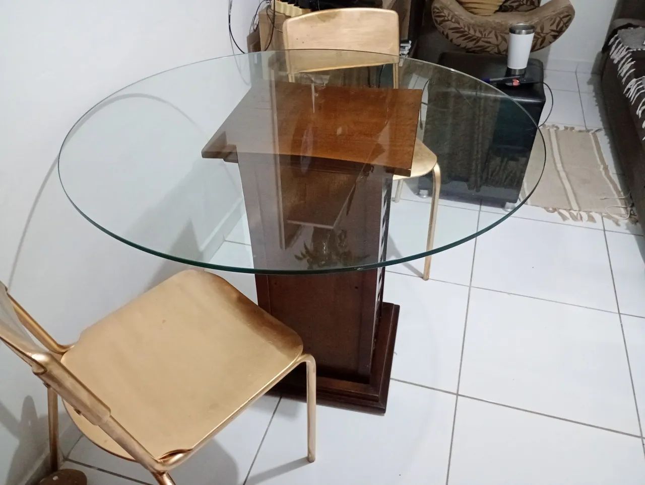 Mesa de madeira com vidro 1x1. Só a mesa. - Foto 5