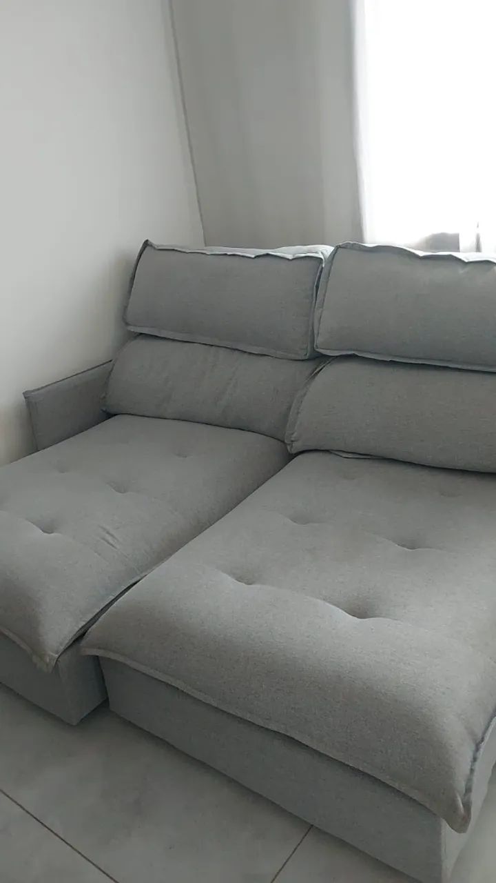 Sofá grande retrátil 2 e 3 lugares cinza - Foto 2